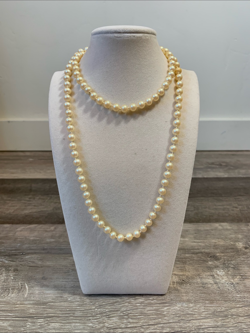 Vintage Classic Cream Faux Pearl Necklace